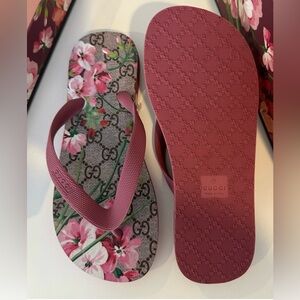Gucci Women's Pink Floral Sandals